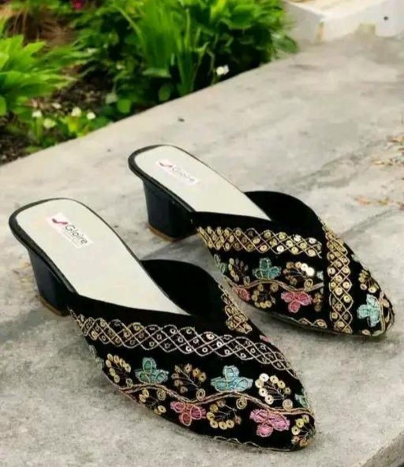 Attractive bail heel Sleeper jutti for women