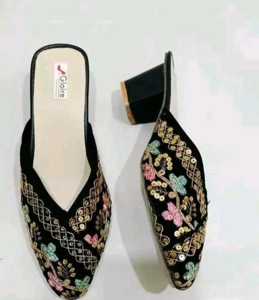 Attractive bail heel Sleeper jutti for women