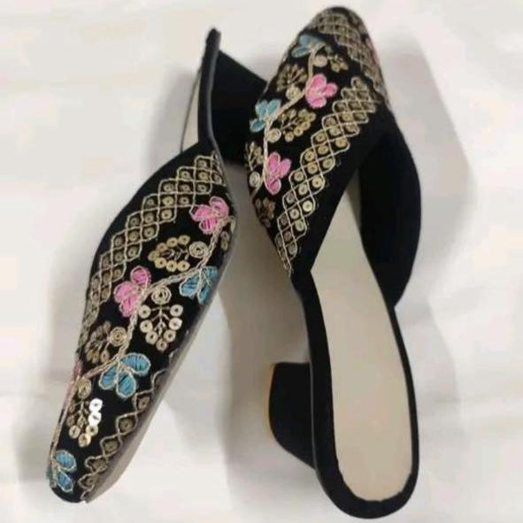 Attractive bail heel Sleeper jutti for women