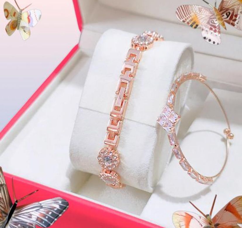 Rose Gold Bracelet Look Analog Watch for Girls